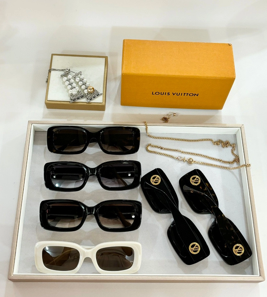 Louis Vuitton AAA Quality Sunglasses UrbanStyle 7569