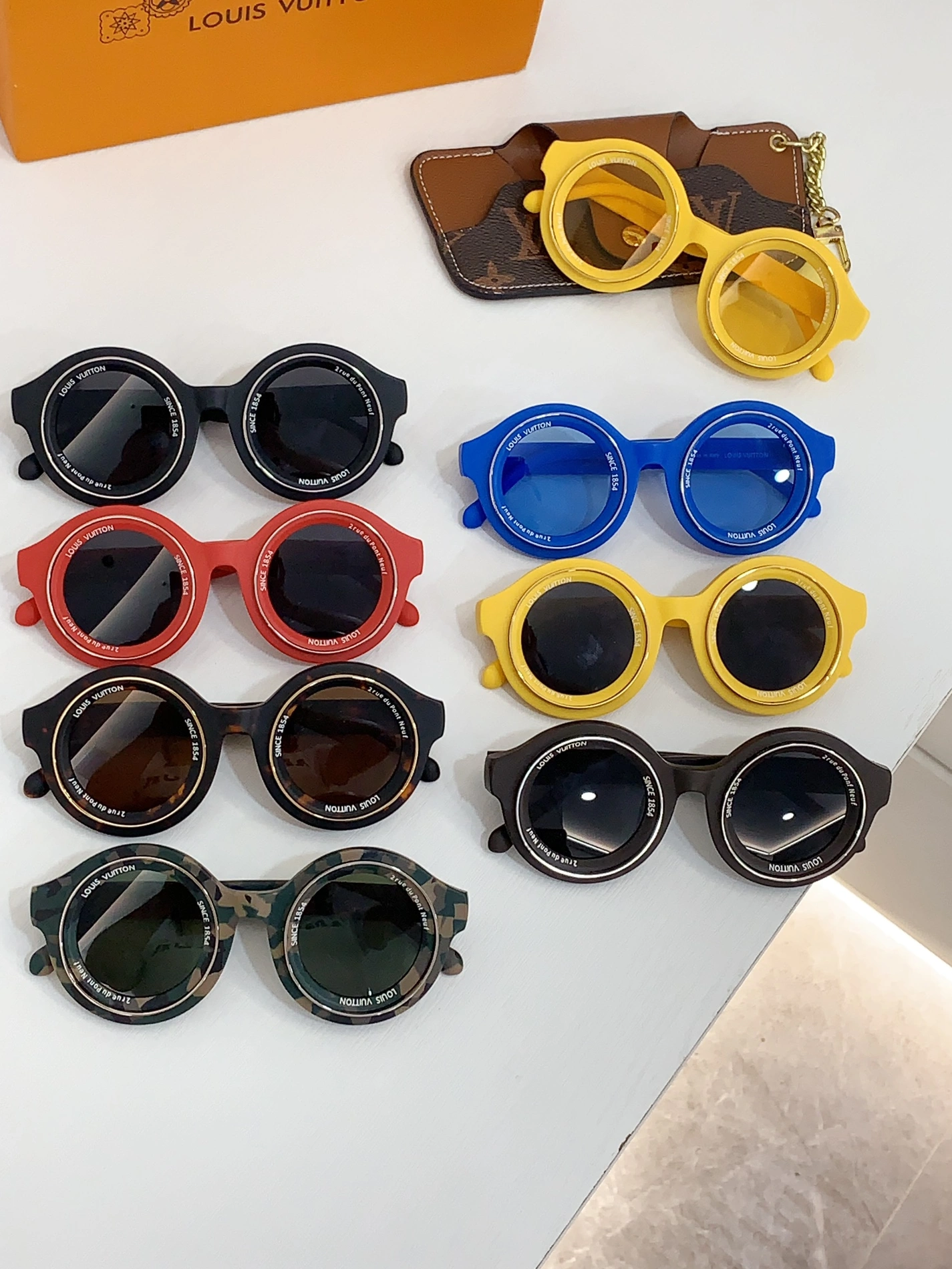Louis Vuitton AAA Quality Sunglasses Versatile 2318
