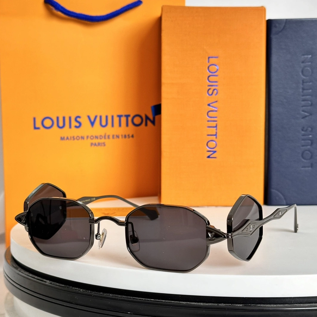 Louis Vuitton AAA Quality Sunglasses Versatile 3757