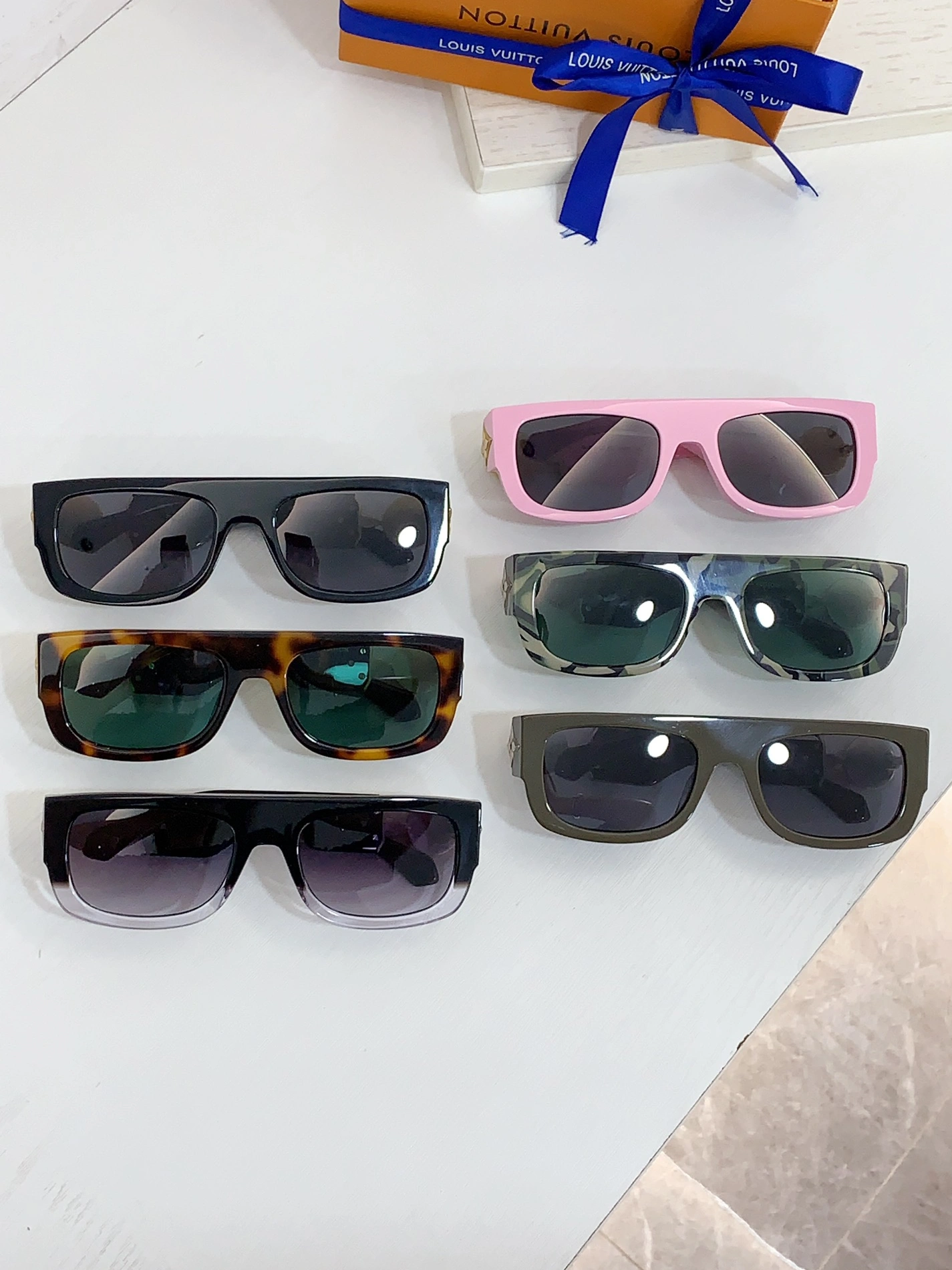 Louis Vuitton AAA Quality Sunglasses Versatile 779