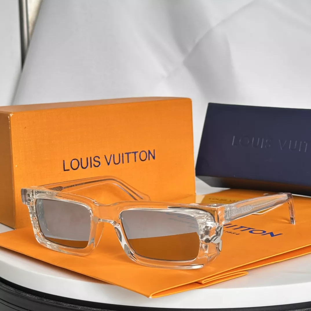 Louis Vuitton AAA Quality Sunglasses Versatile 9320