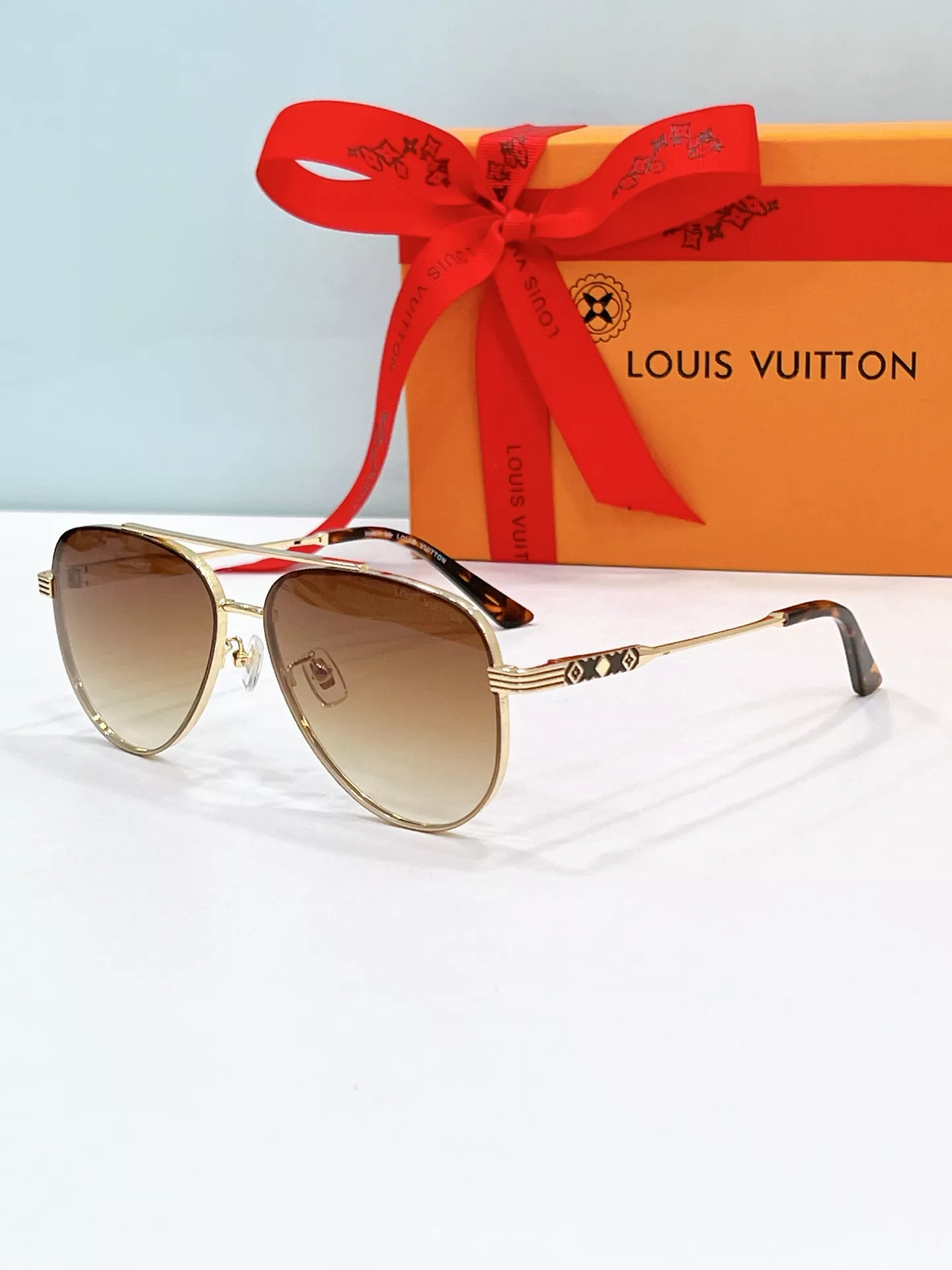 Louis Vuitton AAA Quality Sunglasses WellDesigned 4204