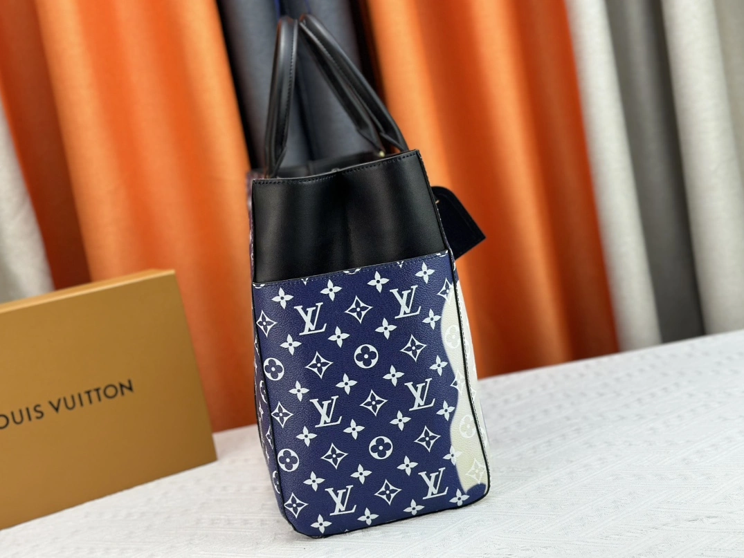 Louis Vuitton AAA Quality Tote-Handbags For Women Refined 948