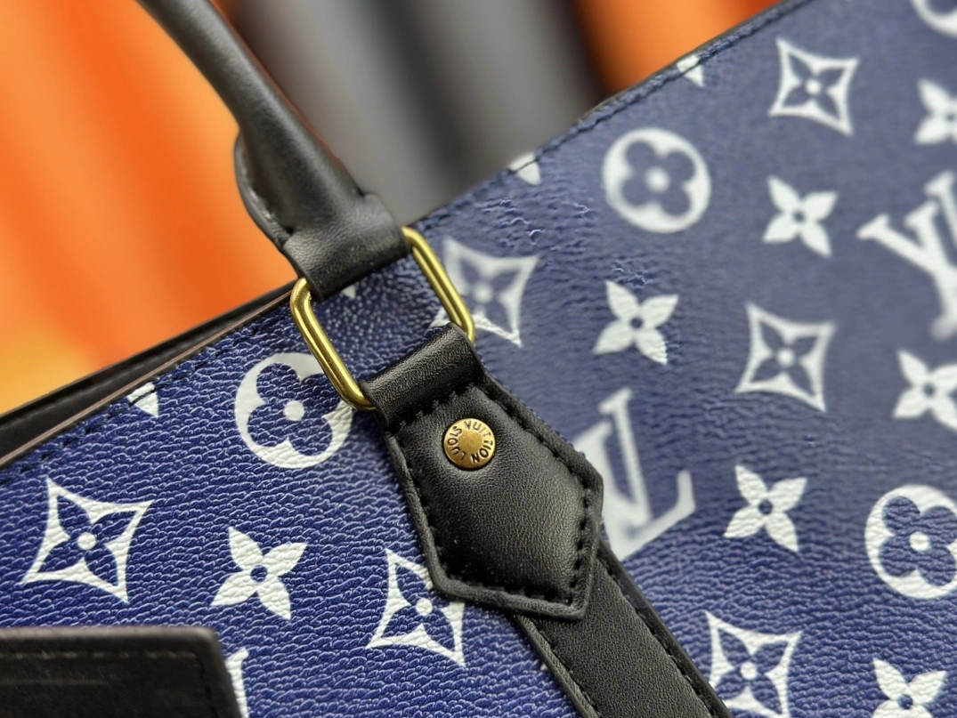 Louis Vuitton AAA Quality Tote-Handbags For Women Refined 948