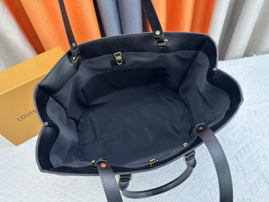 Louis Vuitton AAA Quality Tote-Handbags For Women Refined 948