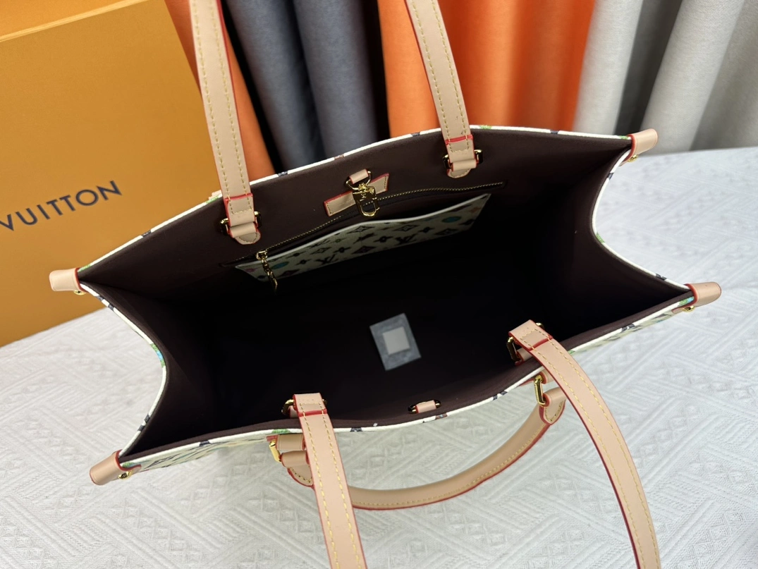 Louis Vuitton AAA Quality Tote-Handbags For Women Sleek 3563
