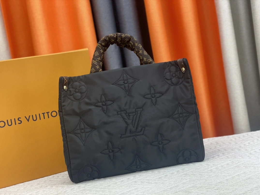 Louis Vuitton AAA Quality Tote-Handbags For Women Versatile 303