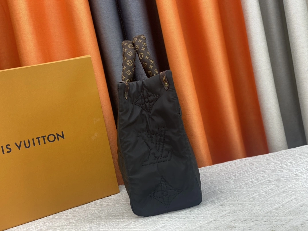 Louis Vuitton AAA Quality Tote-Handbags For Women Versatile 303