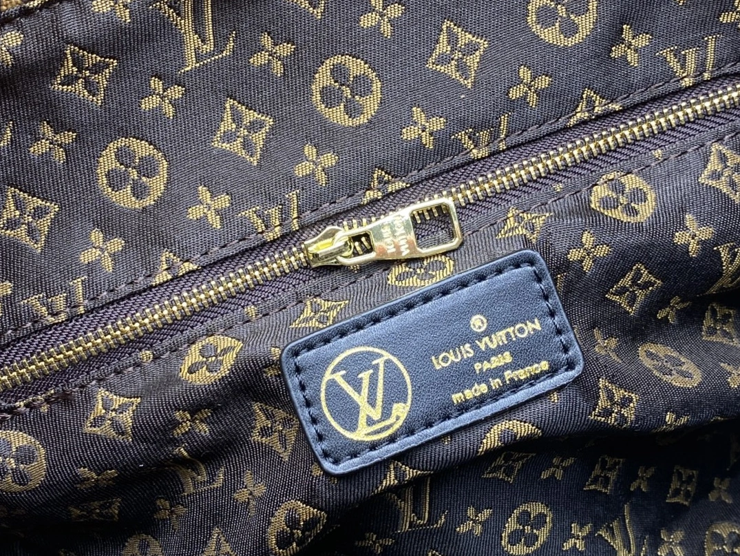 Louis Vuitton AAA Quality Tote-Handbags For Women Versatile 303