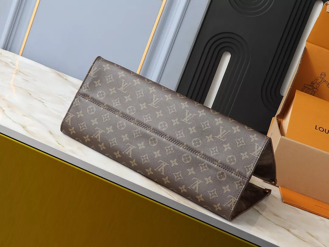 Louis Vuitton AAA Quality Tote-Handbags For Women Versatile 8238
