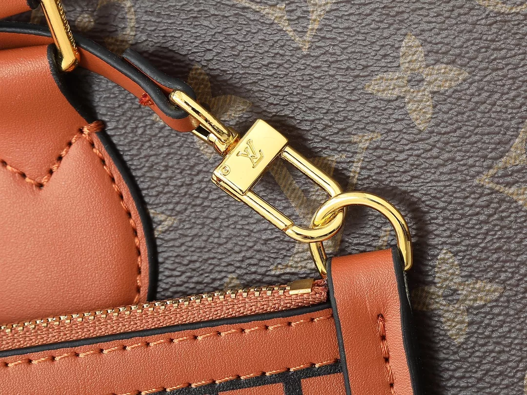 Louis Vuitton AAA Quality Tote-Handbags For Women Versatile 8238