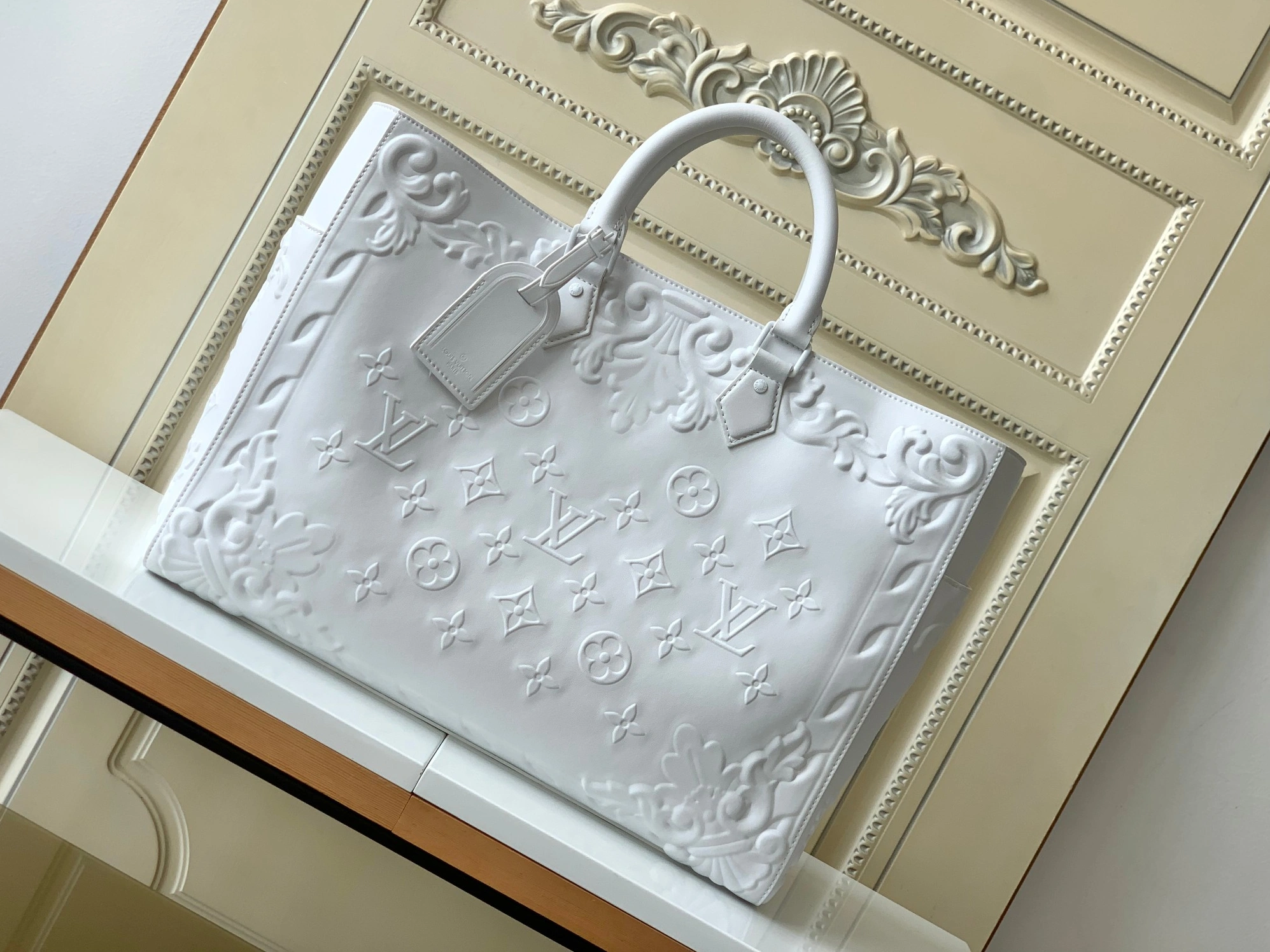 Louis Vuitton AAA Quality Tote-Handbags For Women Vibrant 220