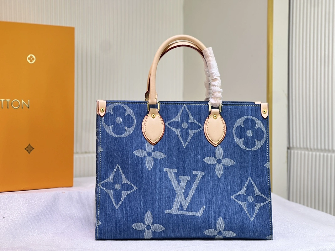 Louis Vuitton AAA Quality Tote-Handbags For Women Vibrant 3735