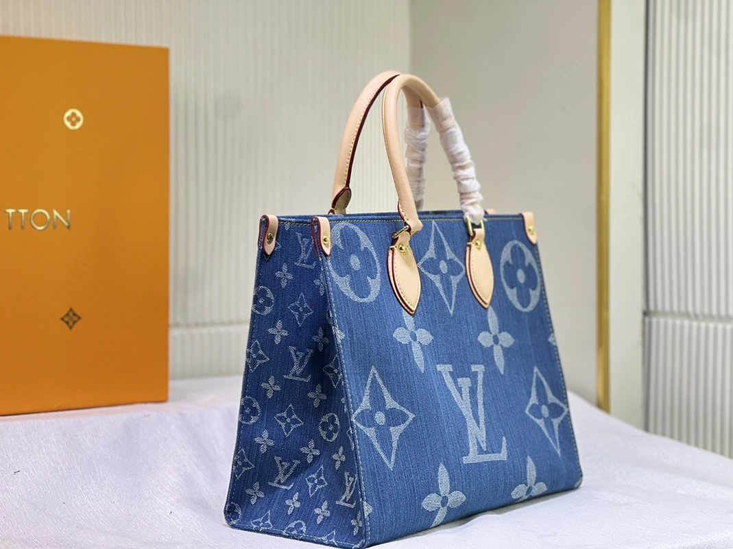 Louis Vuitton AAA Quality Tote-Handbags For Women Vibrant 3735