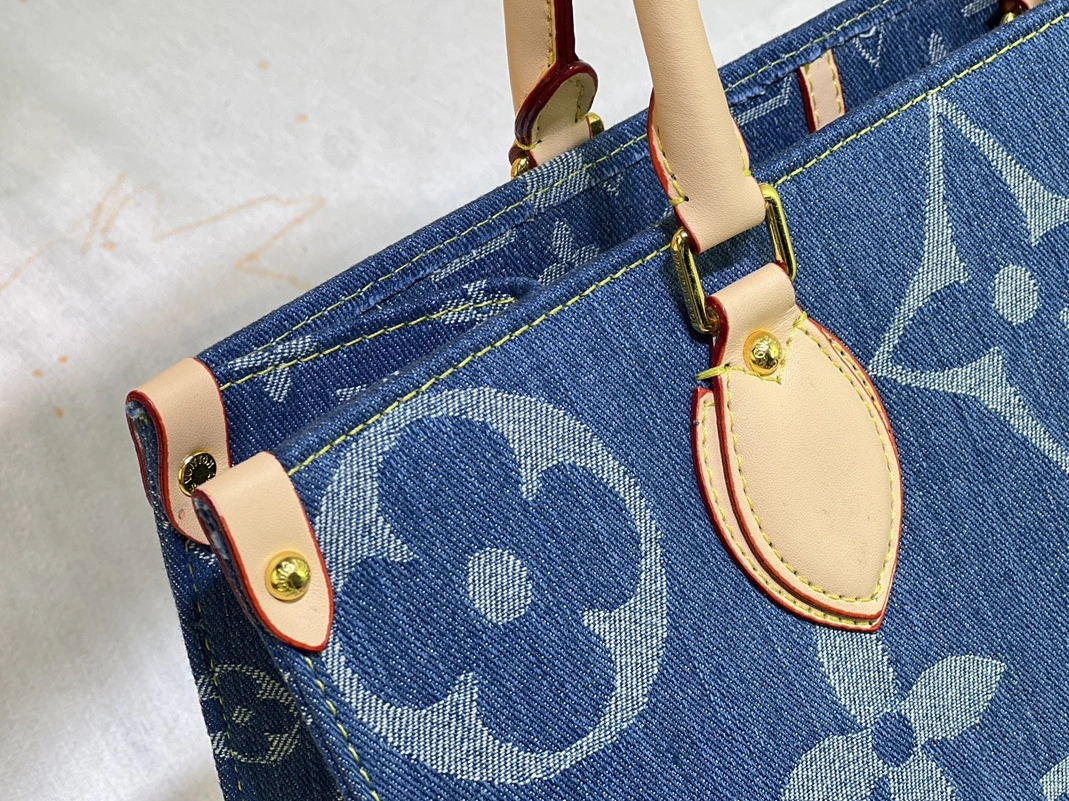 Louis Vuitton AAA Quality Tote-Handbags For Women Vibrant 3735