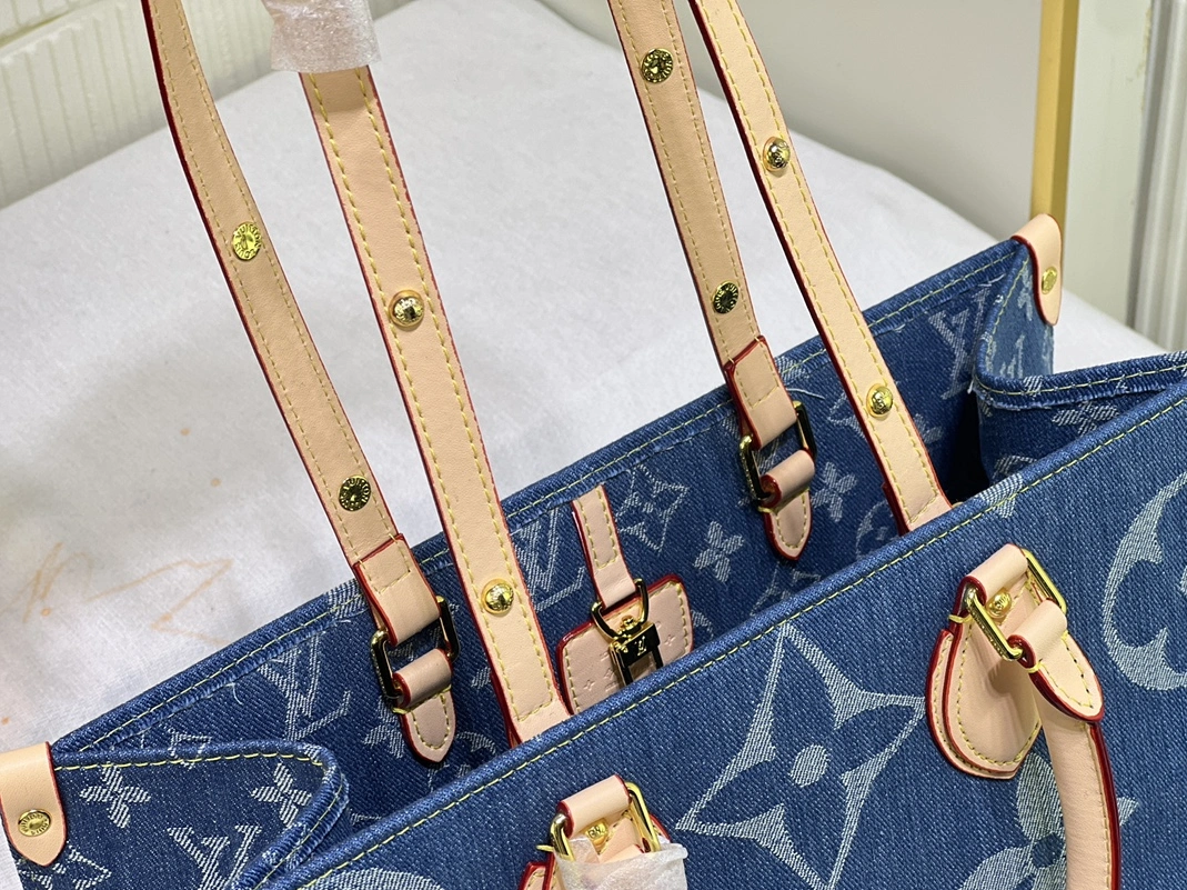 Louis Vuitton AAA Quality Tote-Handbags For Women Vibrant 3735