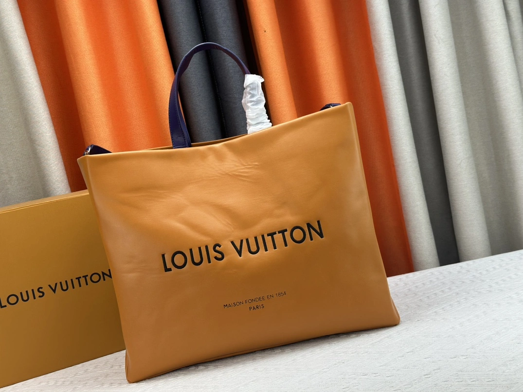 Louis Vuitton AAA Quality Tote-Handbags For Women Vibrant 8561