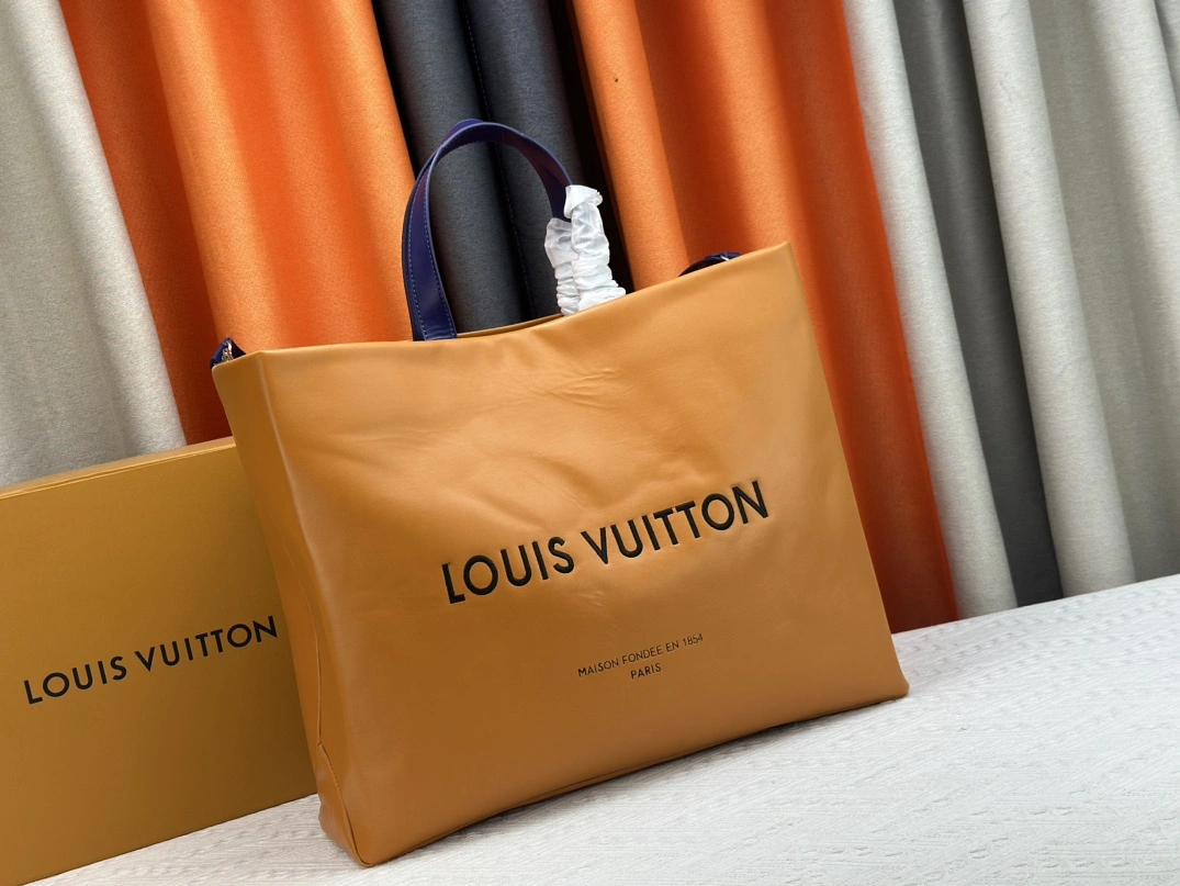 Louis Vuitton AAA Quality Tote-Handbags For Women Vibrant 8561