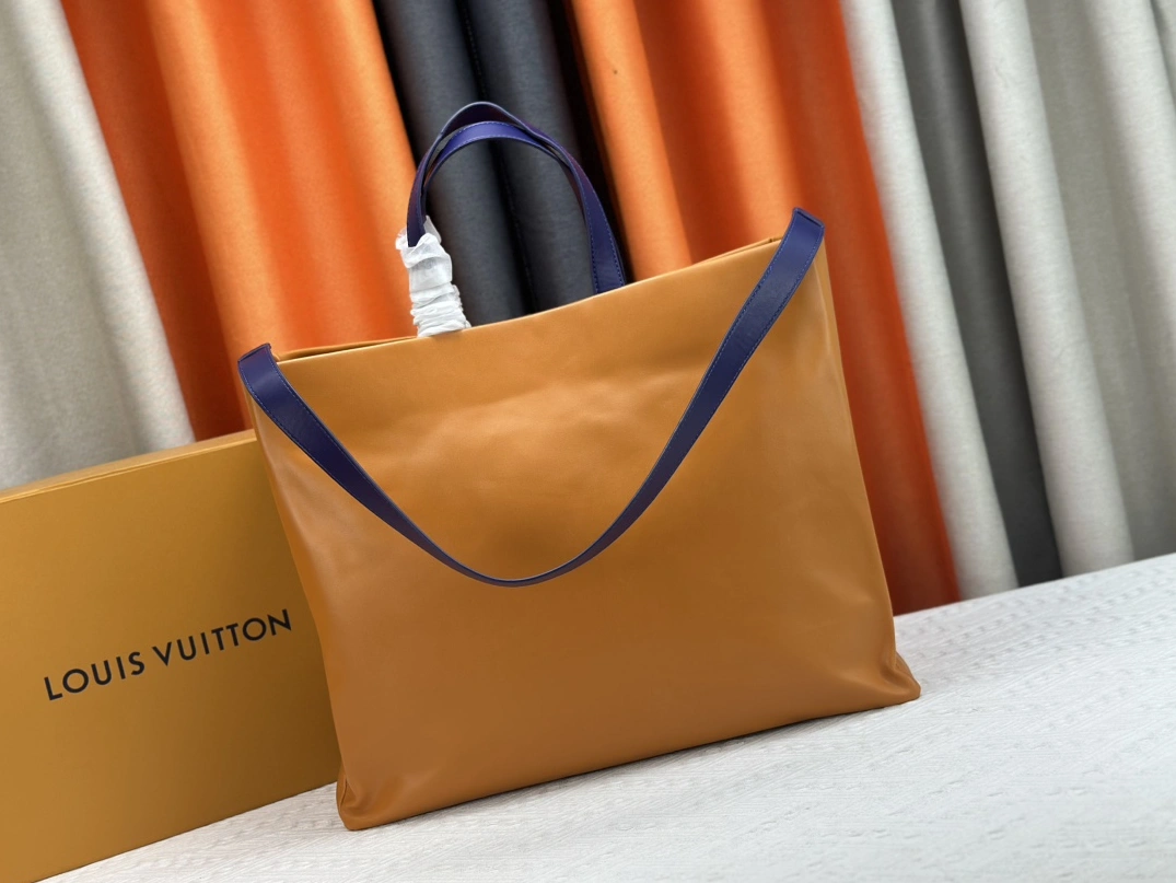 Louis Vuitton AAA Quality Tote-Handbags For Women Vibrant 8561