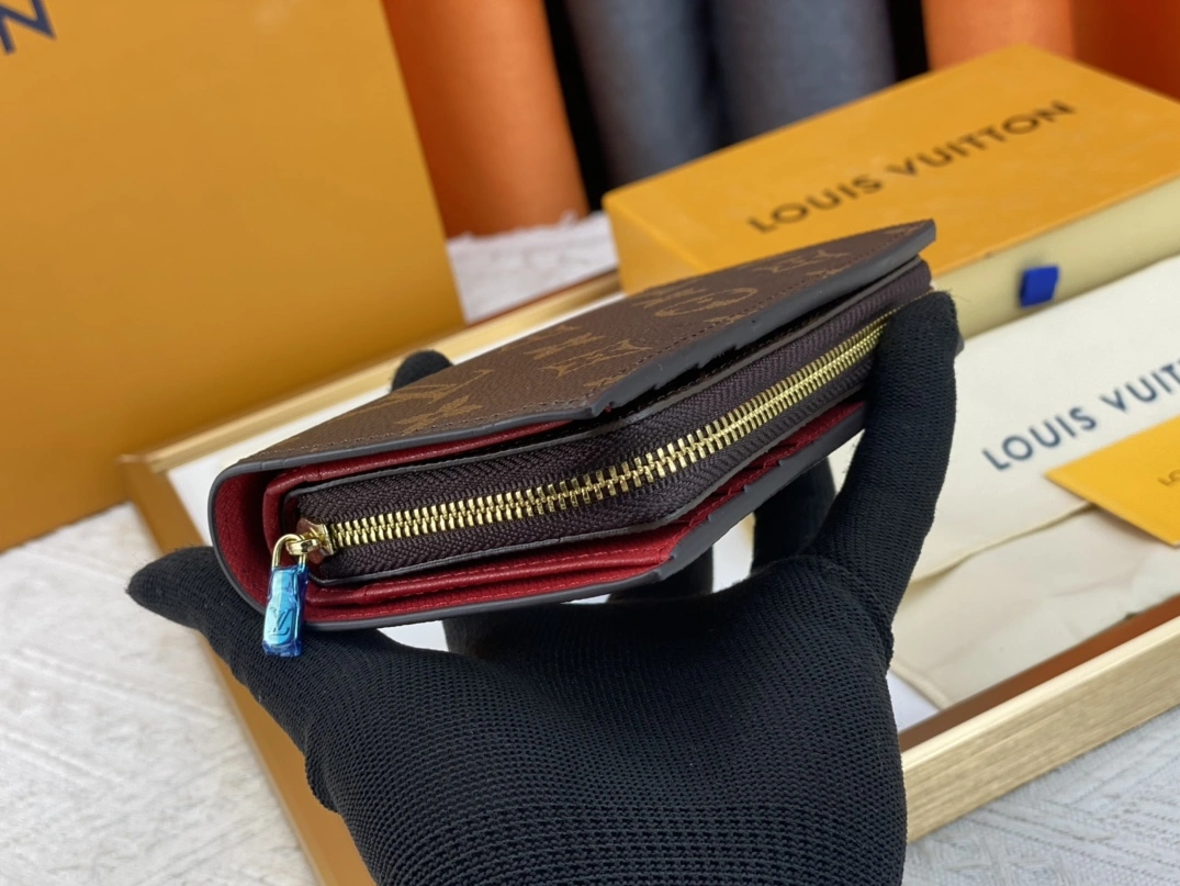 Louis Vuitton AAA Quality Wallets Breathable 7062