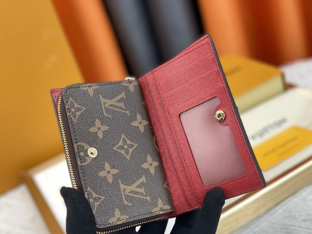 Louis Vuitton AAA Quality Wallets Breathable 7062