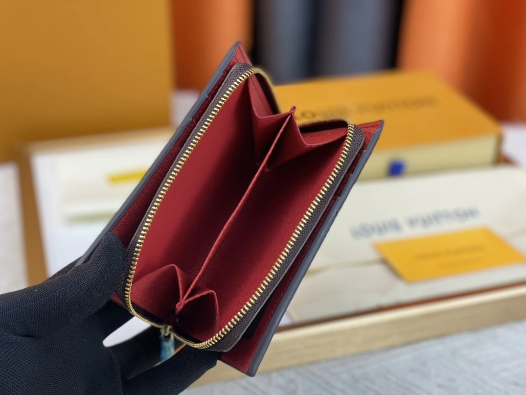 Louis Vuitton AAA Quality Wallets Breathable 7062