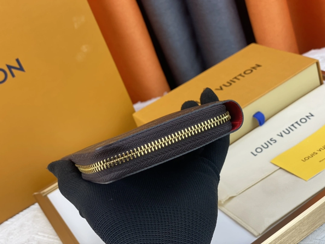 Louis Vuitton AAA Quality Wallets Comfortable 3593