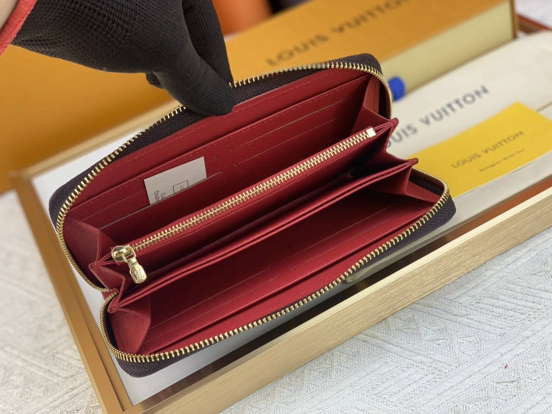 Louis Vuitton AAA Quality Wallets Comfortable 3593