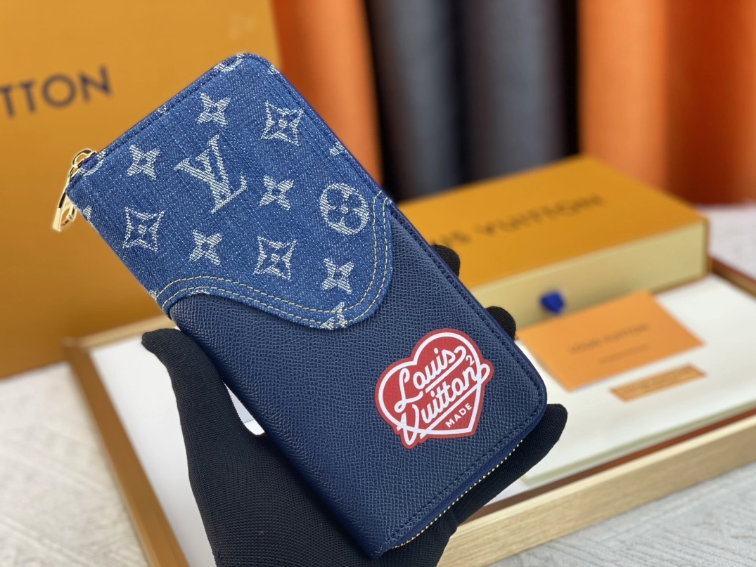 Louis Vuitton AAA Quality Wallets Compact 7911