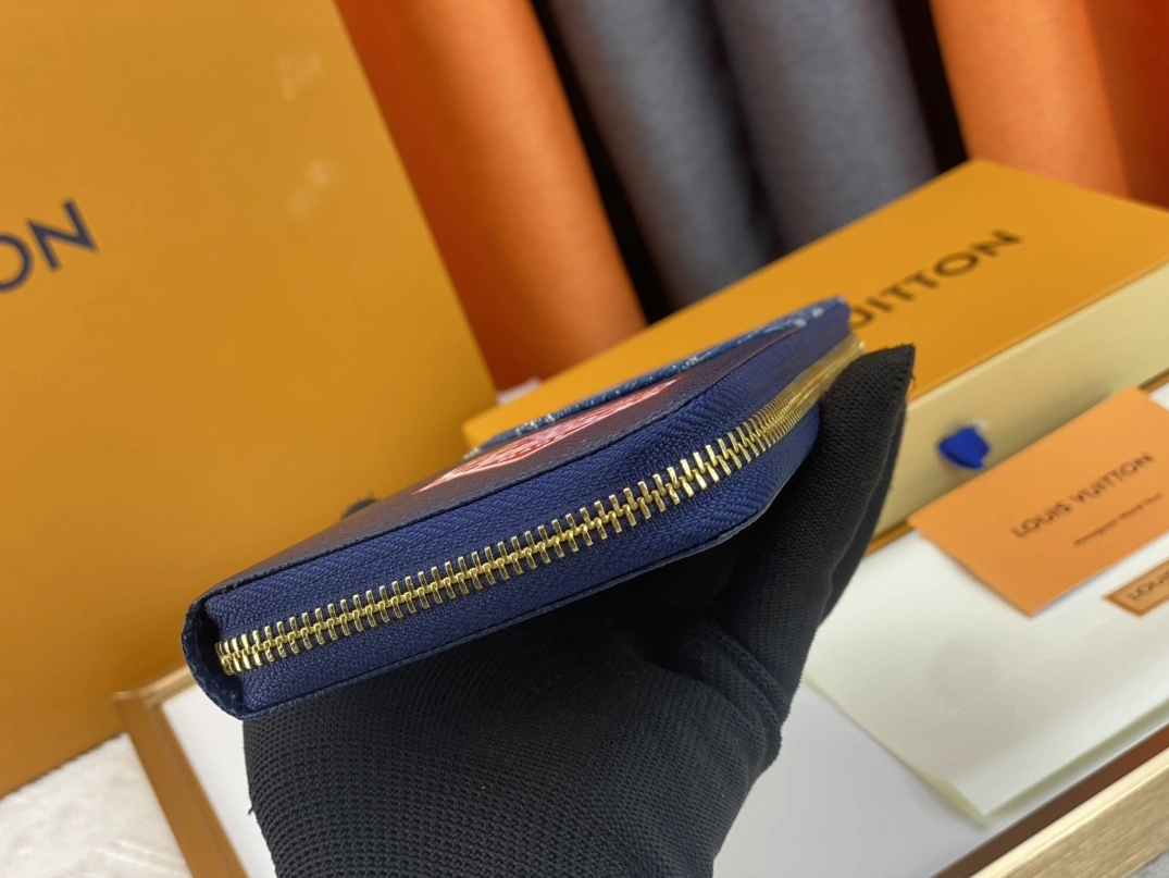 Louis Vuitton AAA Quality Wallets Compact 7911