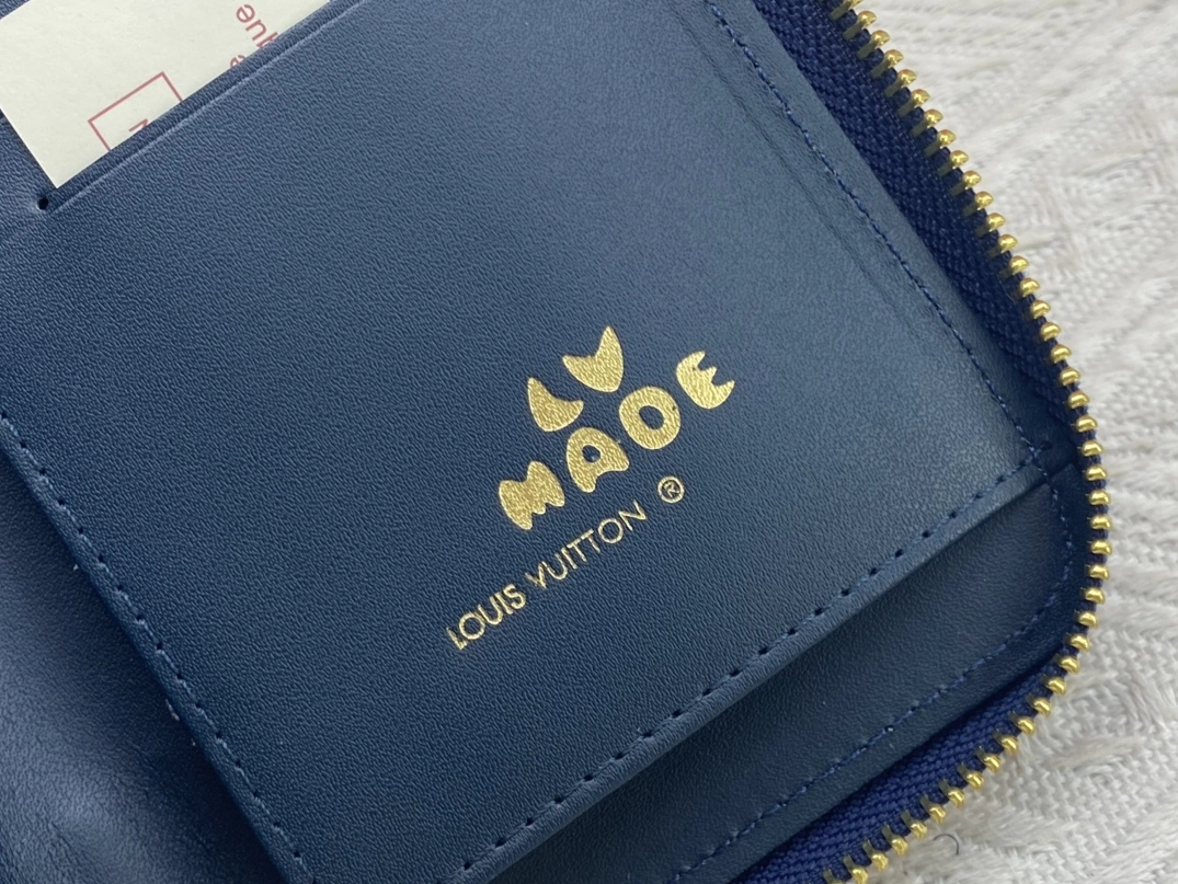 Louis Vuitton AAA Quality Wallets Compact 7911