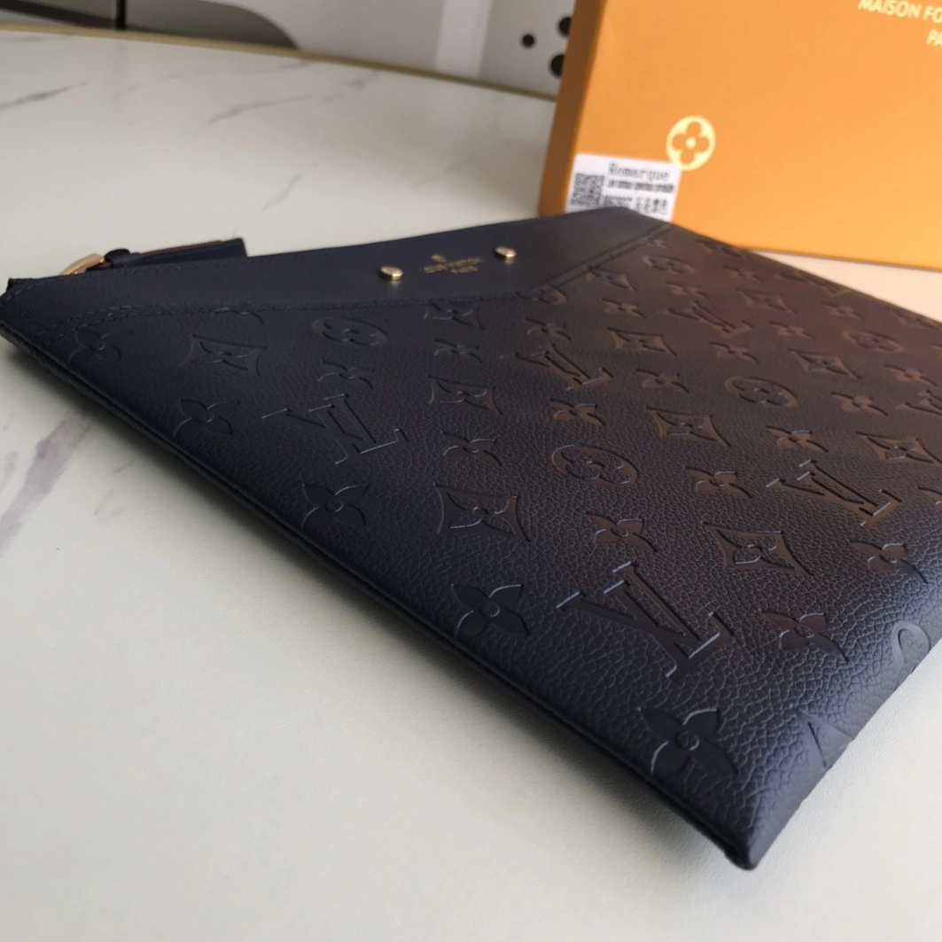 Louis Vuitton AAA Quality Wallets Cozy 2224