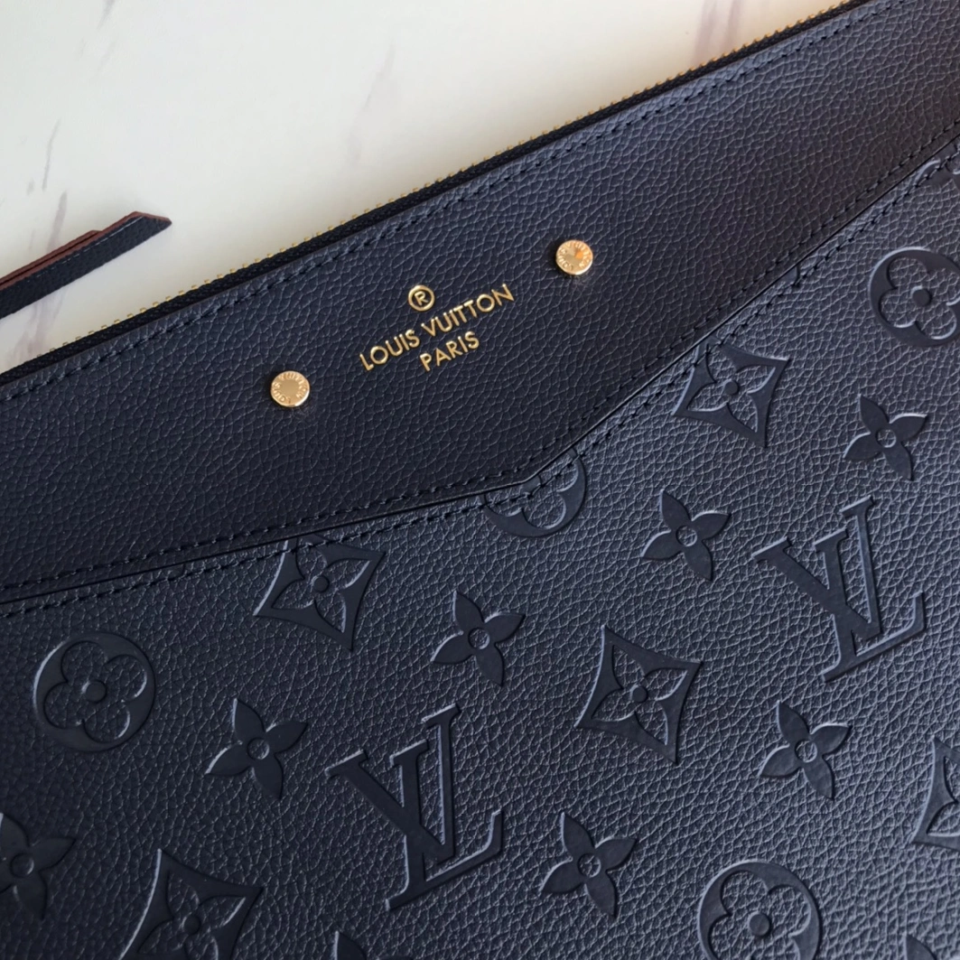 Louis Vuitton AAA Quality Wallets Cozy 2224