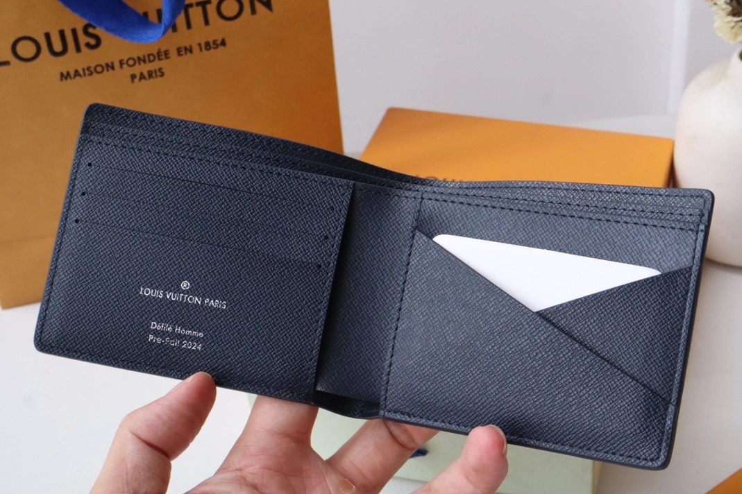 Louis Vuitton AAA Quality Wallets DailyWear 5304