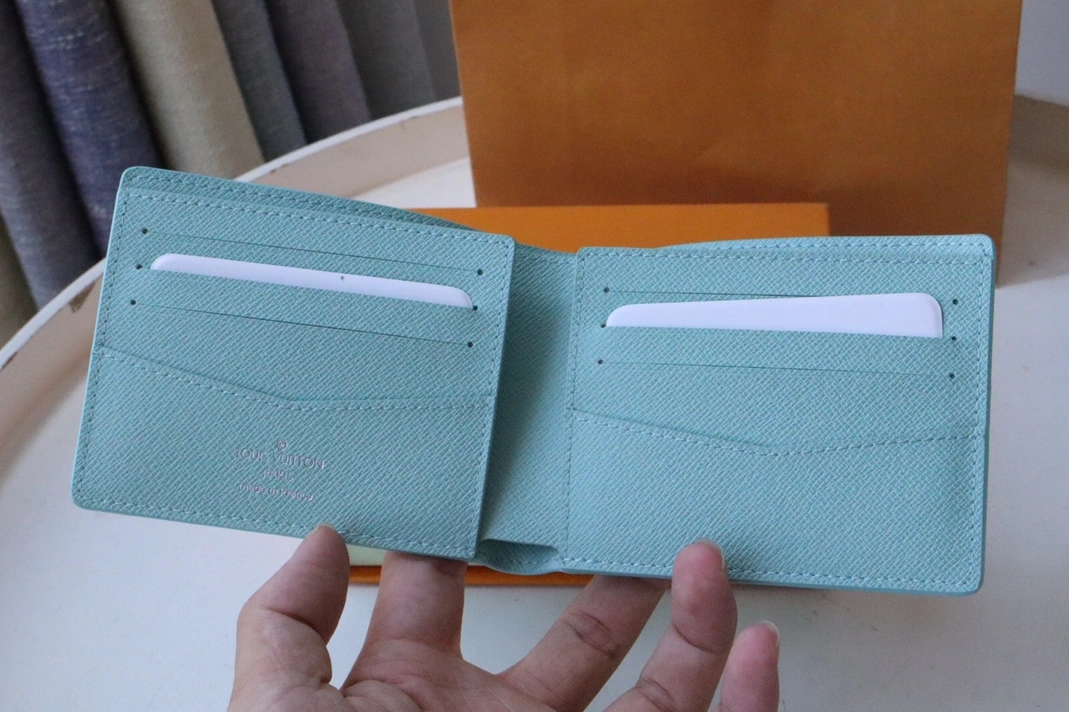 Louis Vuitton AAA Quality Wallets Elegant 1426