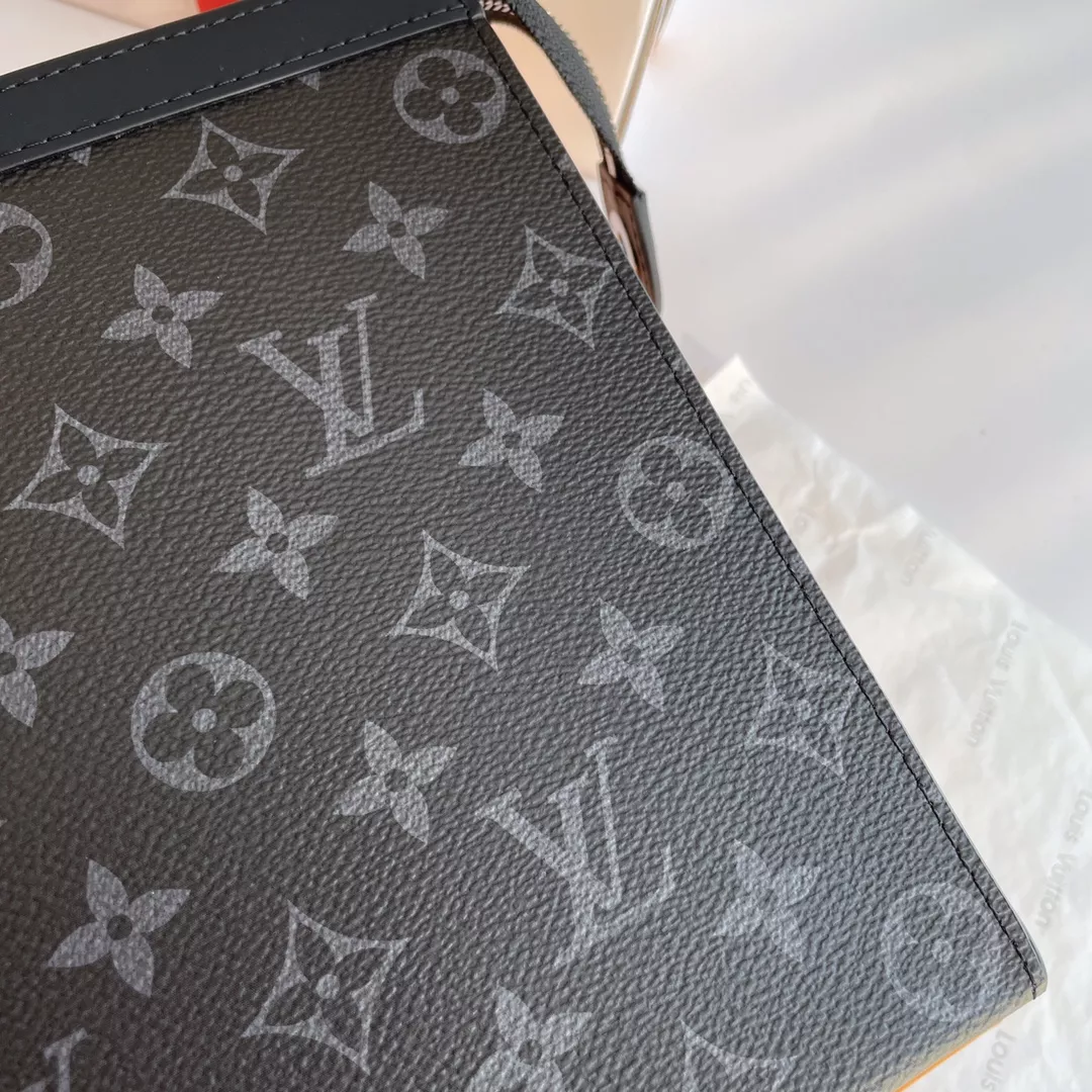 Louis Vuitton AAA Quality Wallets EyeCatching 9192