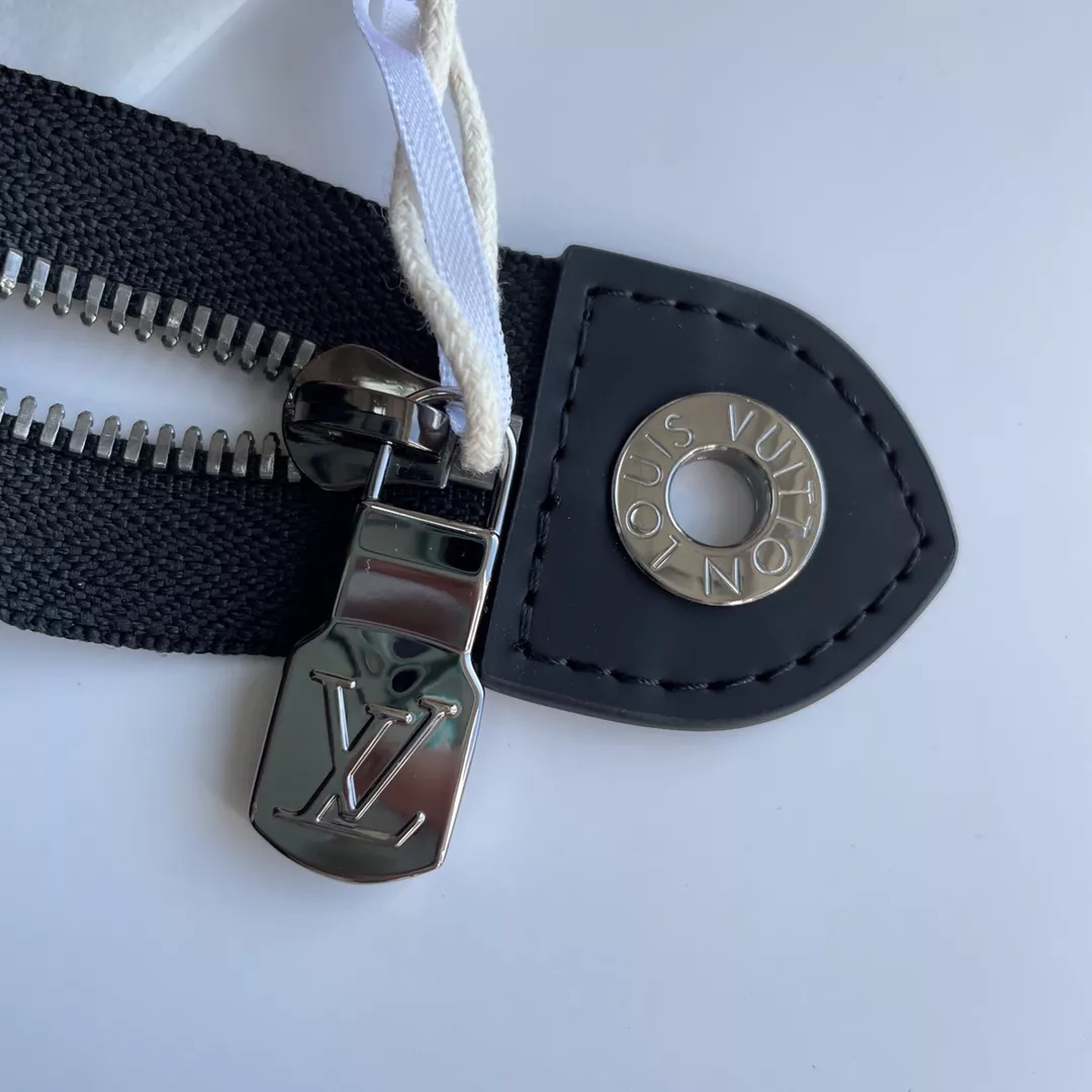Louis Vuitton AAA Quality Wallets EyeCatching 9192