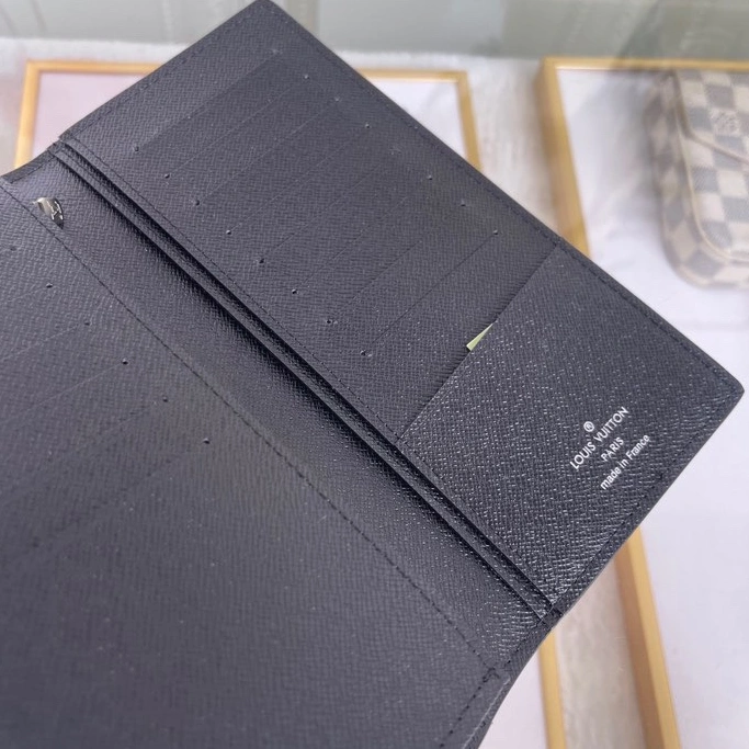 Louis Vuitton AAA Quality Wallets For Unisex Fashionable 7149