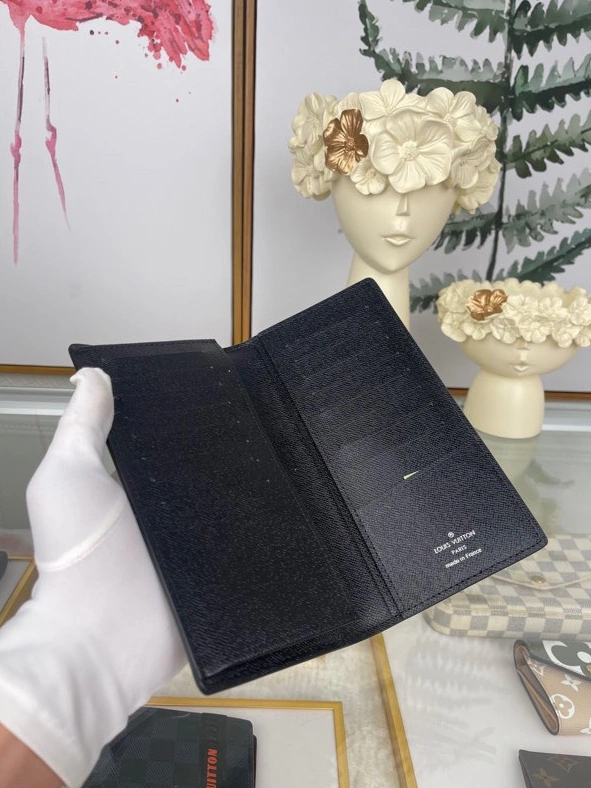 Louis Vuitton AAA Quality Wallets For Unisex Fashionable 7149