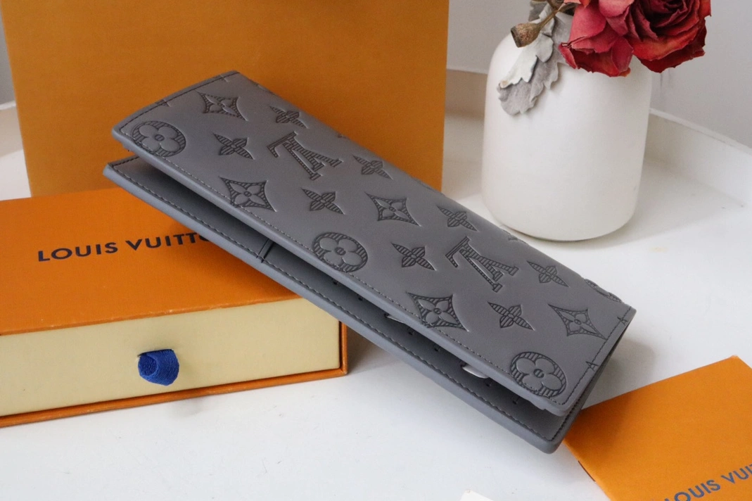 Louis Vuitton AAA Quality Wallets For Unisex Flexible 7117