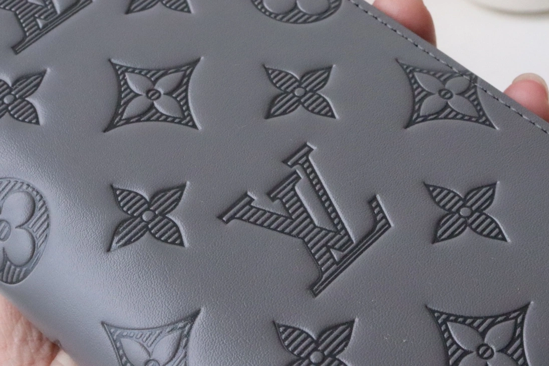 Louis Vuitton AAA Quality Wallets For Unisex Flexible 7117