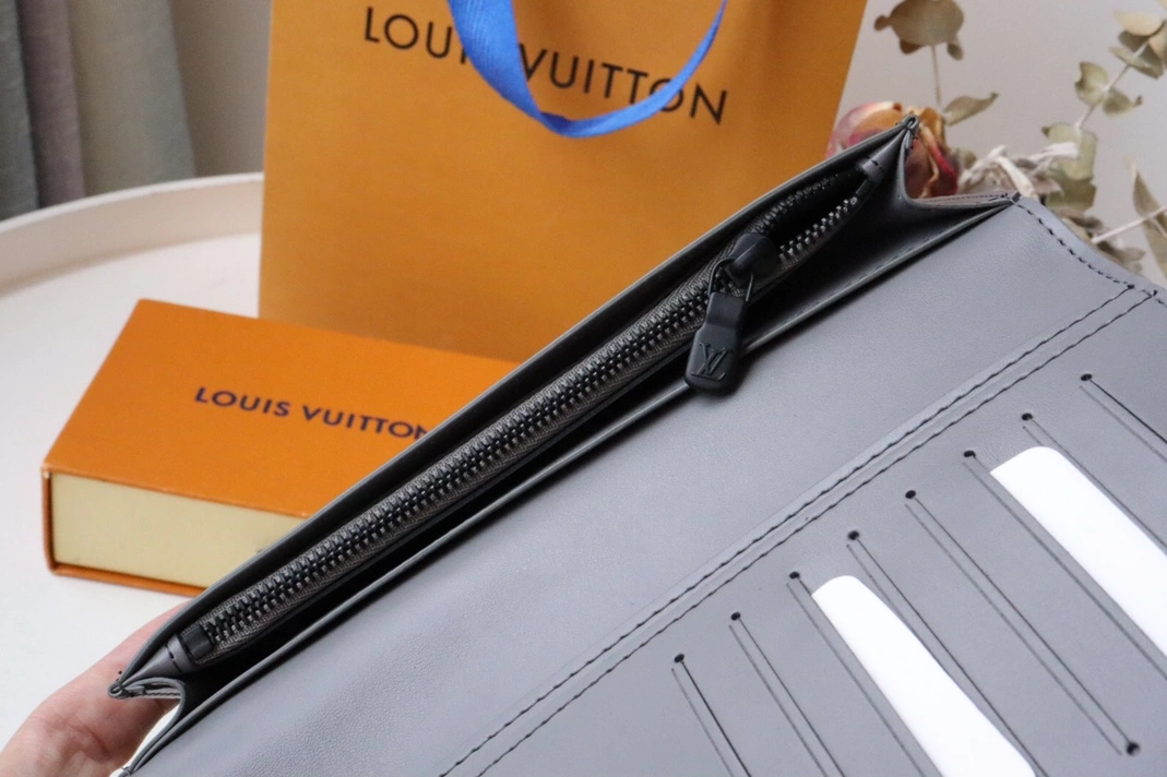 Louis Vuitton AAA Quality Wallets For Unisex Flexible 7117