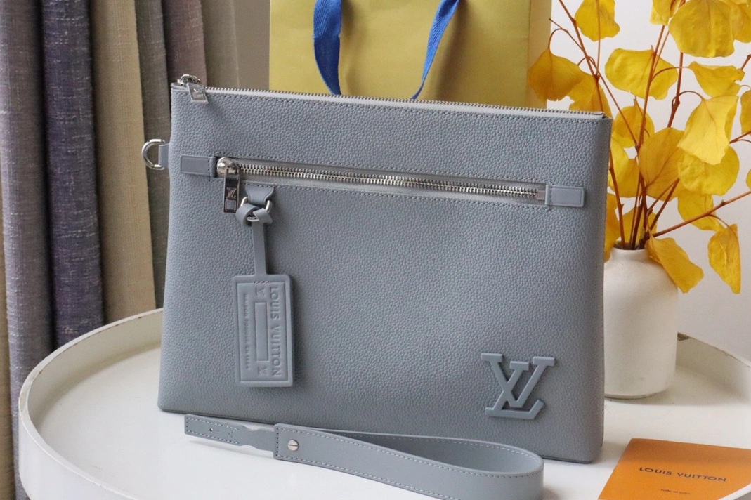 Louis Vuitton AAA Quality Wallets For Unisex SportInspired 4450
