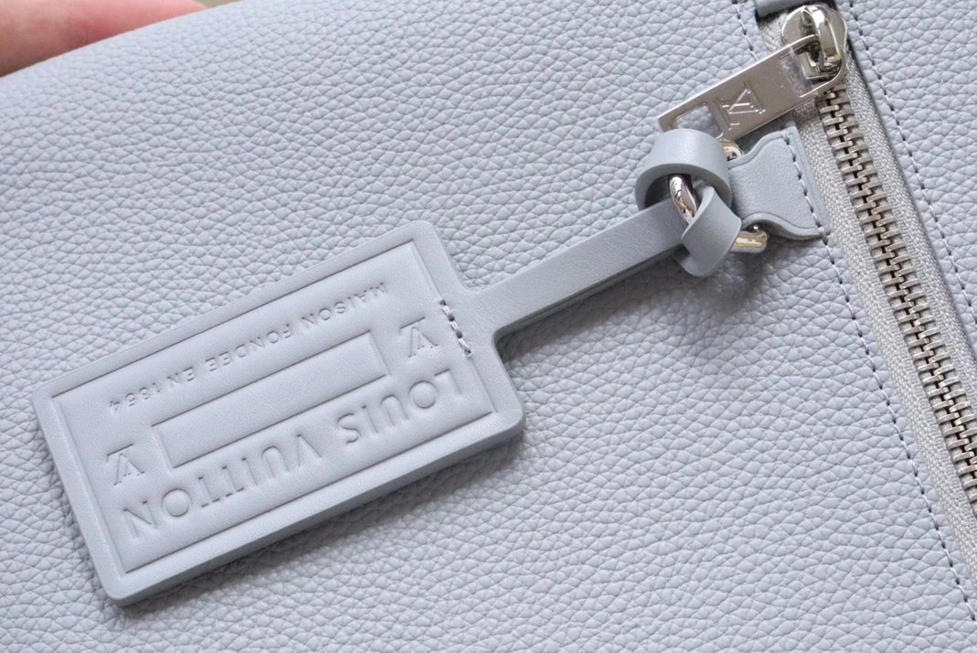 Louis Vuitton AAA Quality Wallets For Unisex SportInspired 4450