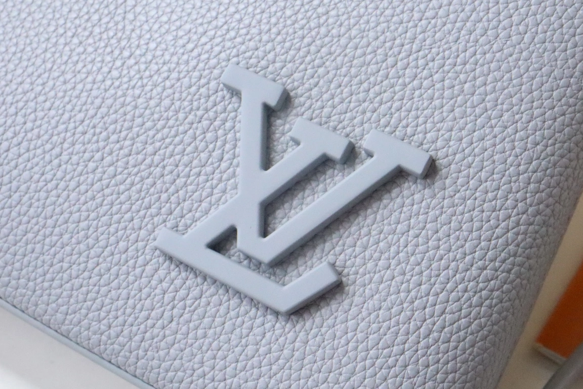 Louis Vuitton AAA Quality Wallets For Unisex SportInspired 4450