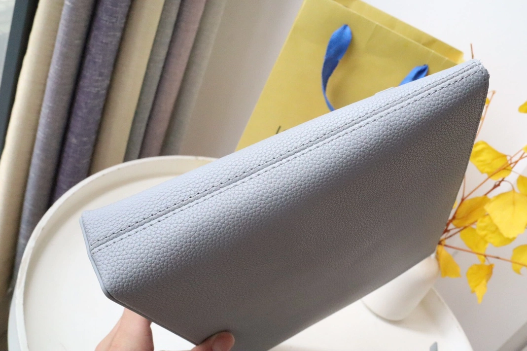 Louis Vuitton AAA Quality Wallets For Unisex SportInspired 4450