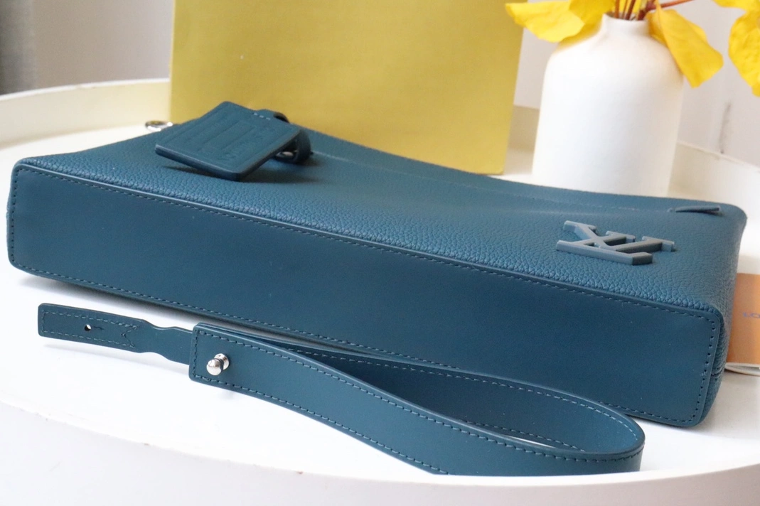 Louis Vuitton AAA Quality Wallets For Unisex Stylish 7246