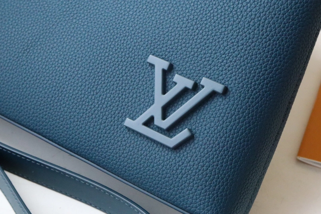 Louis Vuitton AAA Quality Wallets For Unisex Stylish 7246