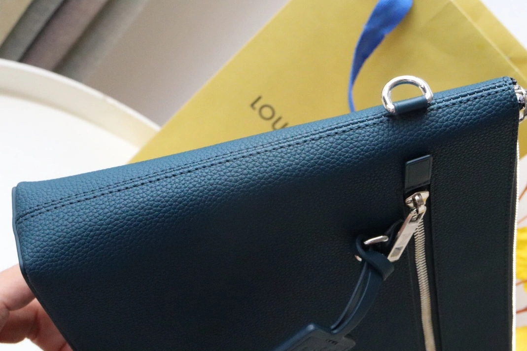 Louis Vuitton AAA Quality Wallets For Unisex Stylish 7246