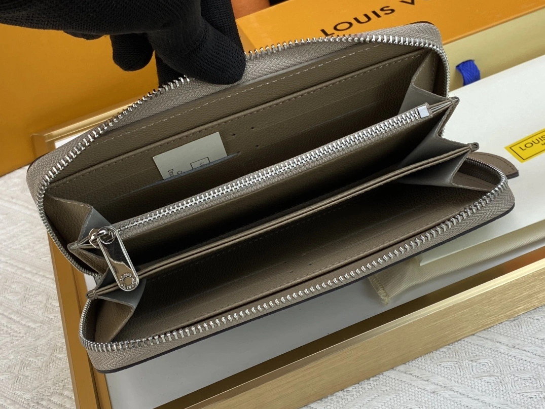 Louis Vuitton AAA Quality Wallets For Women Bold 1129
